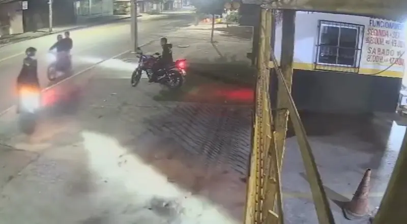 Motociclista é cercado e executado a tiros por criminosos – VEJA O VÍDEO