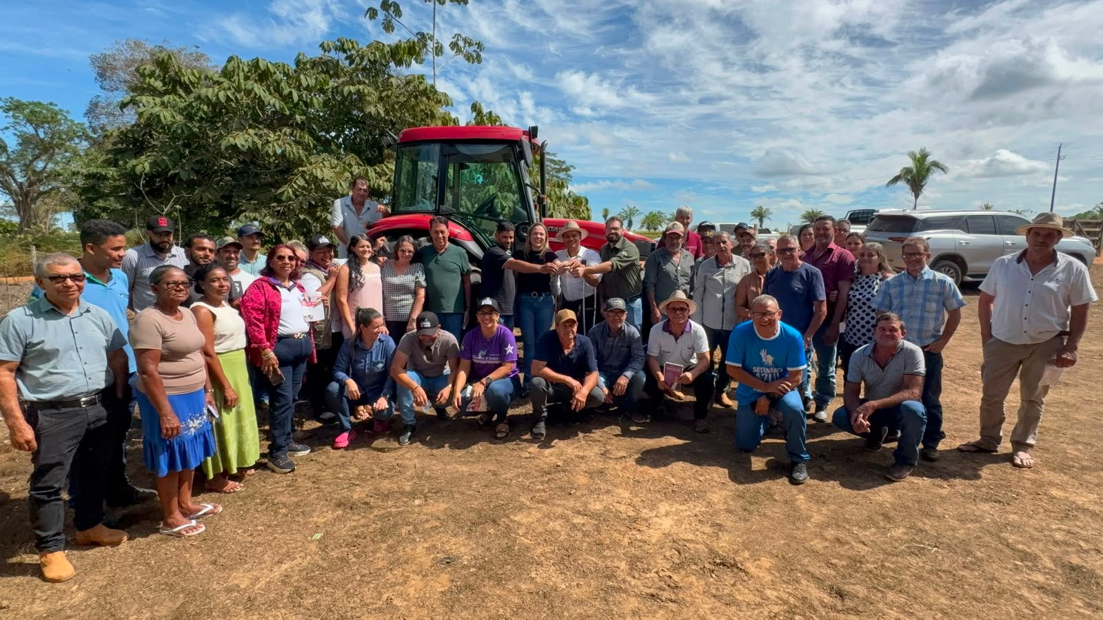 Cláudia de Jesus participa da entrega de trator agrícola de R$ 300 mil para fortalecer agricultura familiar em Ji-Paraná