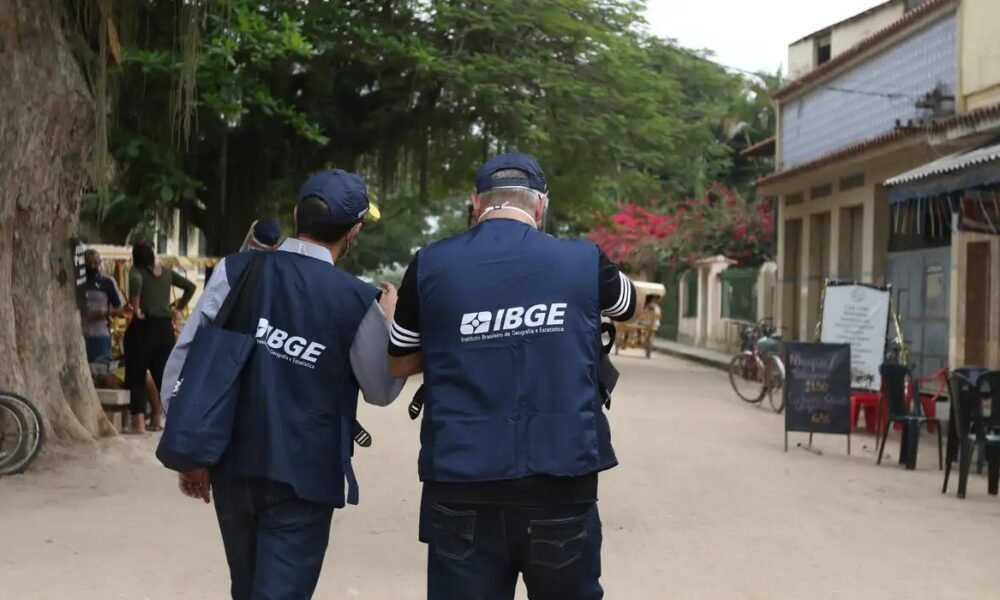 IBGE abre inscrições para contratação temporária com salários de até R$ 4 mil