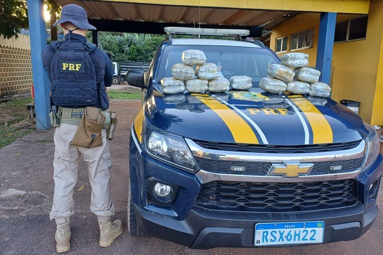 PRF apreende 15 kg de skunk durante abordagem na BR-364
