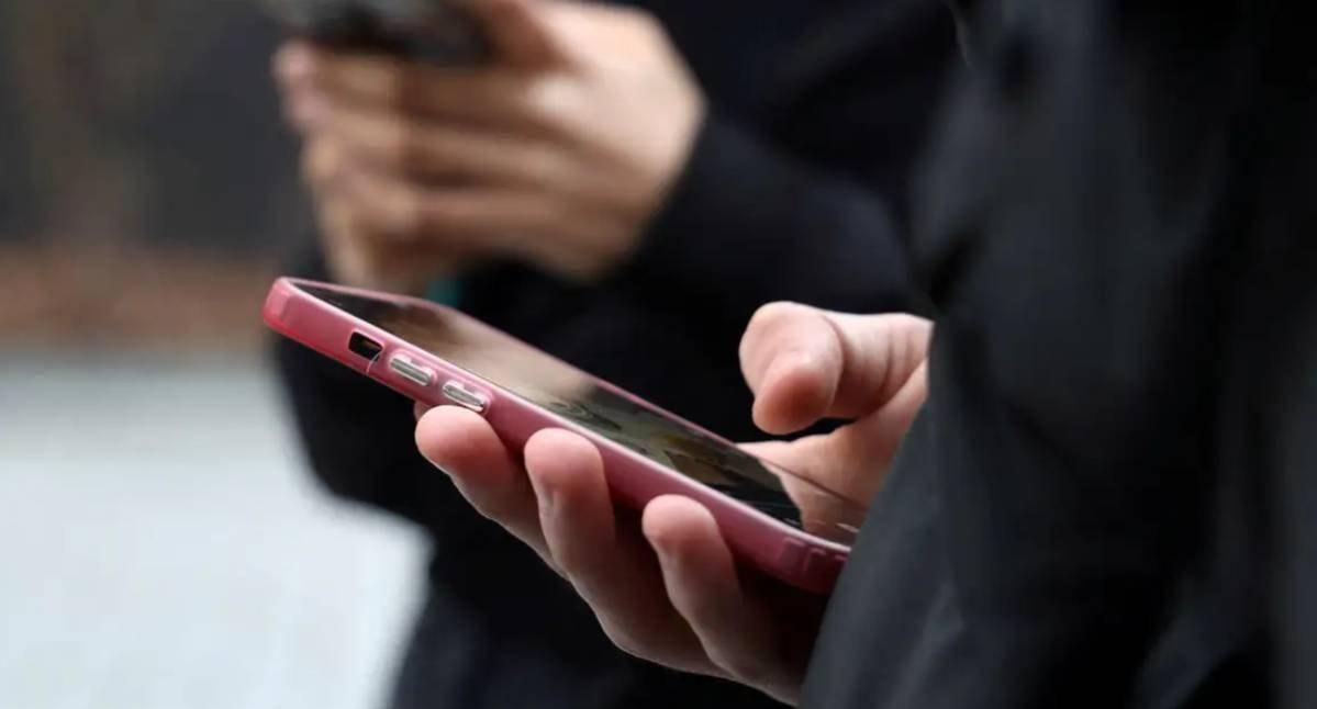 Adolescente cria plataforma digital para auxiliar jovens eleitores a entender a política brasileira