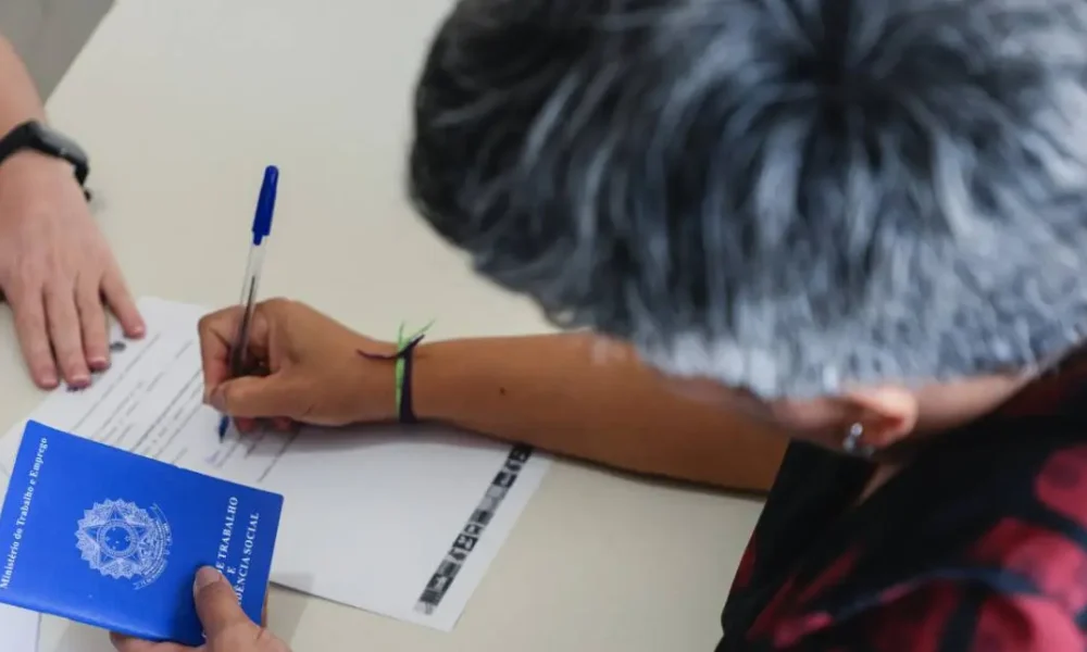 Sine Municipal disponibiliza centenas de vagas de emprego nesta sexta-feira