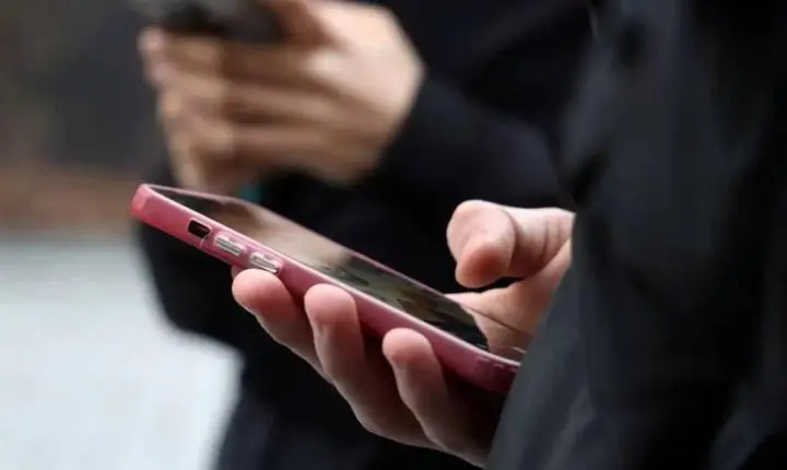 Adolescente cria plataforma digital para auxiliar jovens eleitores a entender a política brasileira