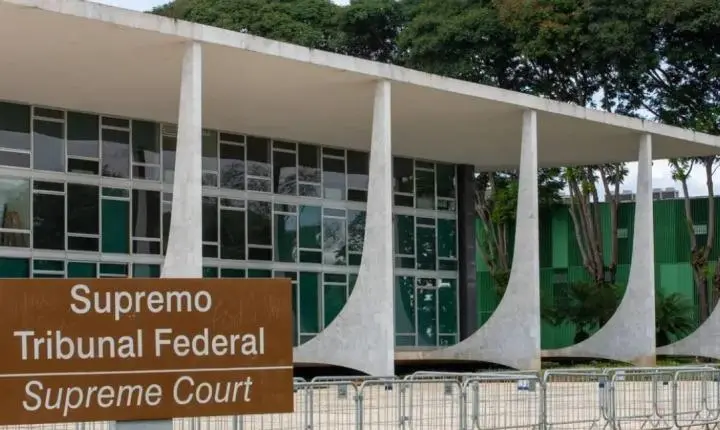 Gilmar Mendes solicita adiamento de sessão no STF e sugere análise conjunta de inquéritos envolvendo ministros da Corte