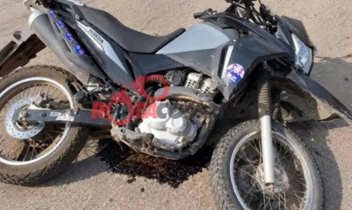 Motociclista fica ferido depois de colisão com carro em cruzamento no centro de Urupá