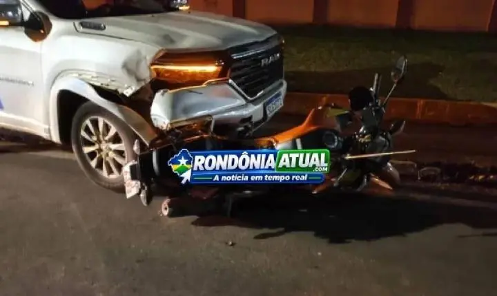 Mototaxista e passageiro ficam feridos depois de colisão entre moto e caminhonete em Ji-Paraná