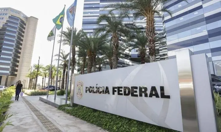 PF mantém celular de Vorcaro e pode enviar dados a ministros