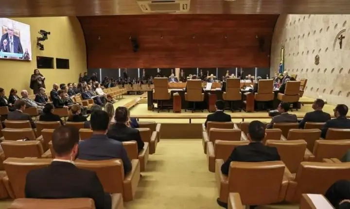 Plenário do STF retoma sessão e vai decidir se julgará Moraes e Mendonça simultaneamente